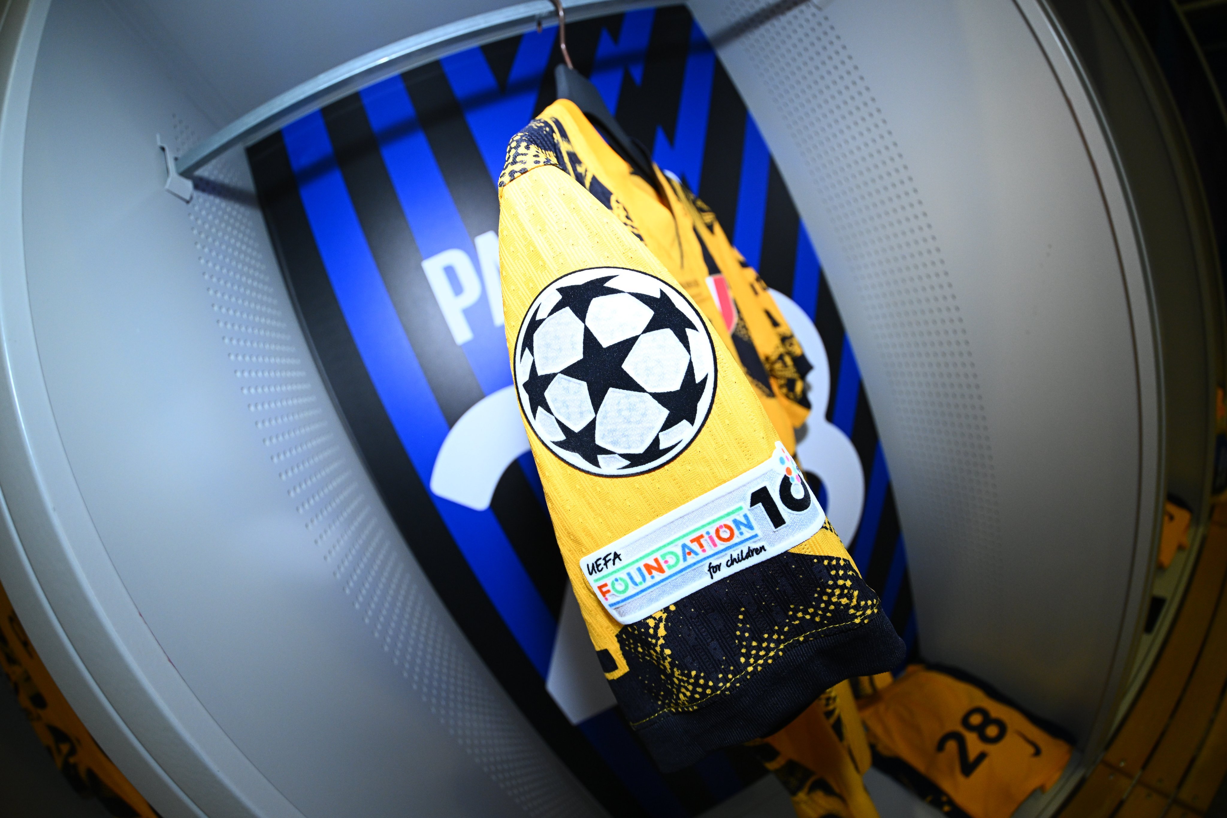 曼联迎欧冠关键赛，今晚更衣室发声，管理层满意，赛季目标并未改变的简单介绍